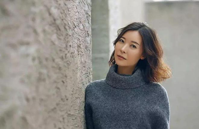 谋长家世显赫的她53岁却没生下一儿半女九游会登录j9入口爷爷开国上将爸爸副参(图6)