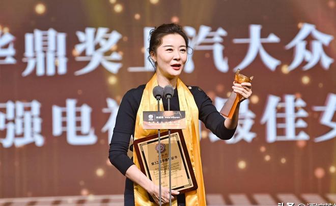 谋长家世显赫的她53岁却没生下一儿半女九游会登录j9入口爷爷开国上将爸爸副参(图14)