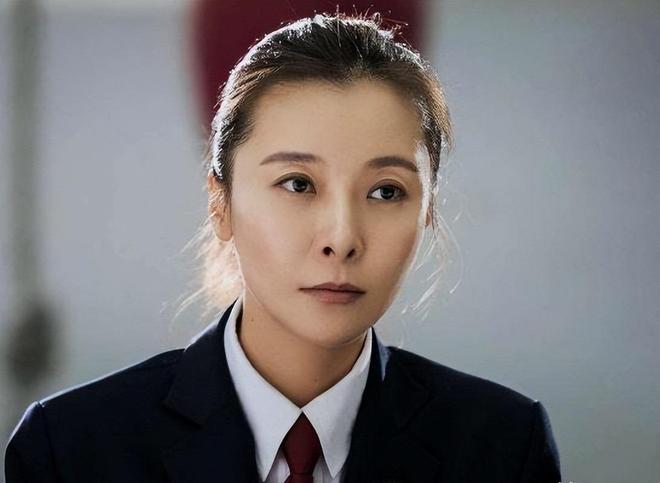 谋长家世显赫的她53岁却没生下一儿半女九游会登录j9入口爷爷开国上将爸爸副参(图17)