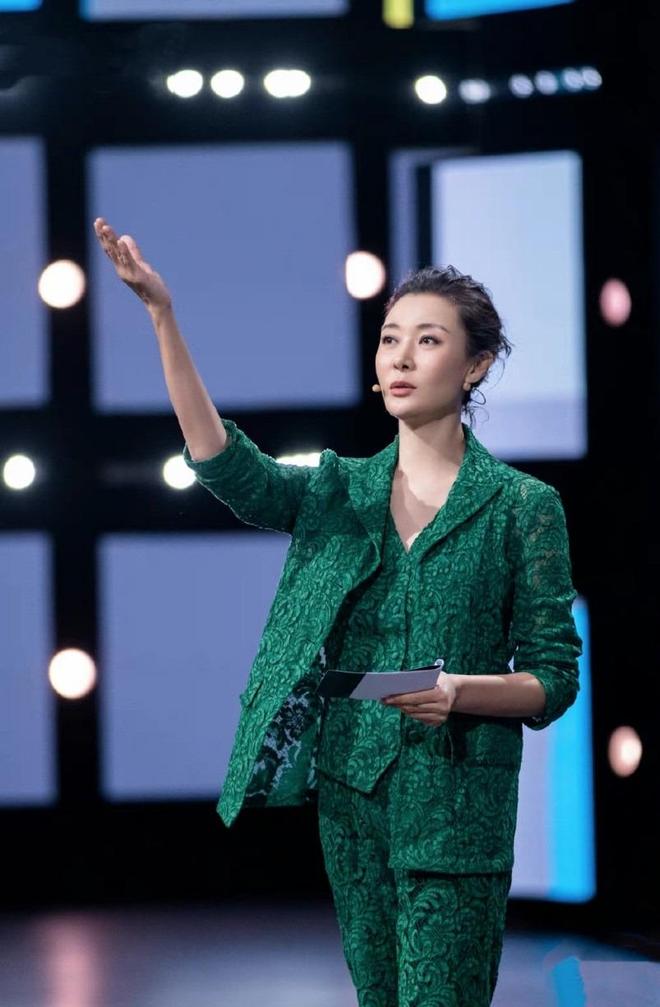 谋长家世显赫的她53岁却没生下一儿半女九游会登录j9入口爷爷开国上将爸爸副参(图16)