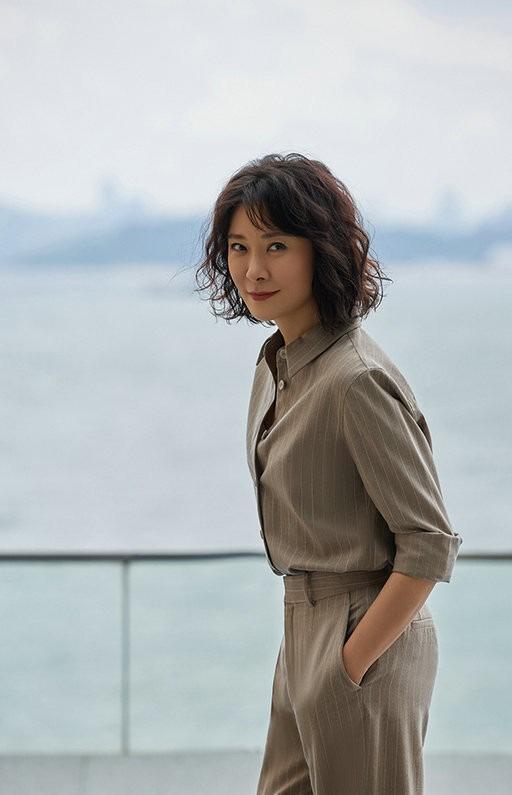 谋长家世显赫的她53岁却没生下一儿半女九游会登录j9入口爷爷开国上将爸爸副参(图20)