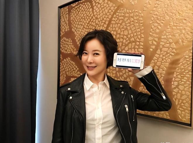 谋长家世显赫的她53岁却没生下一儿半女九游会登录j9入口爷爷开国上将爸爸副参(图24)